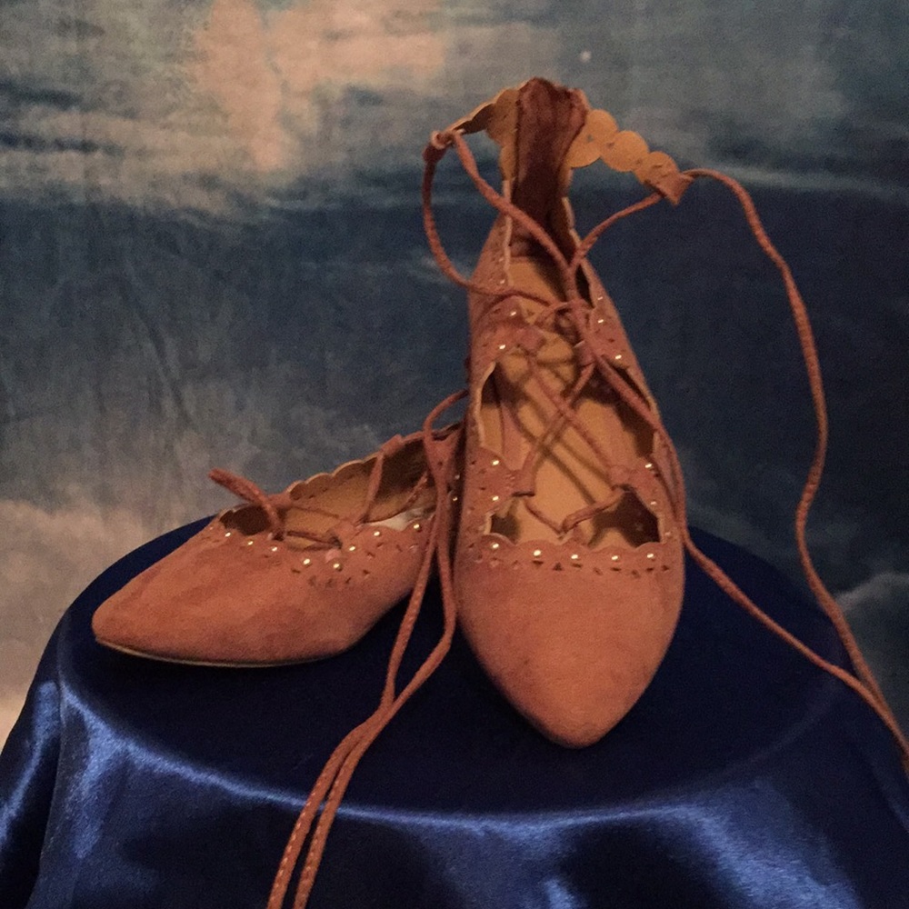 Nude pointed toe flats